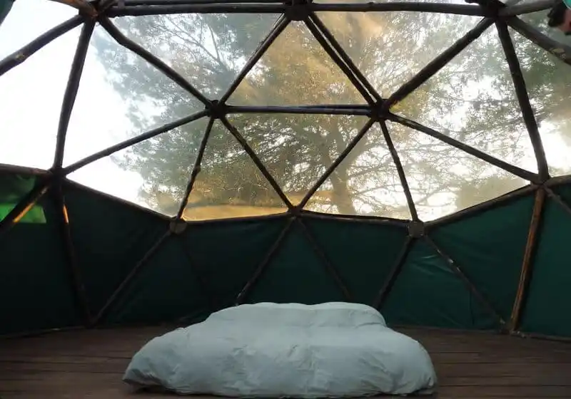 Dôme géodésique  intérieur Camping à la ferme Roumavagi