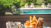 Venez vous ressourcer près de la piscine...