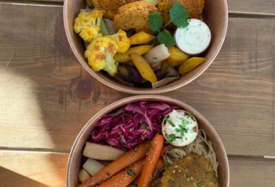 BOWLS LEGUMES ROTIS ET GALETTES VEGETARIENNES