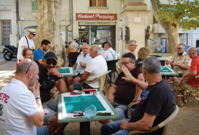 Fête votive, au cœur du village de Cadenet
