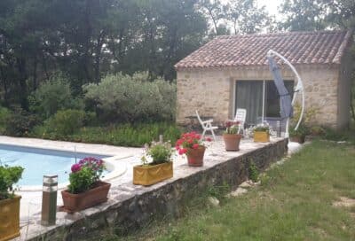 maisonnette et piscine