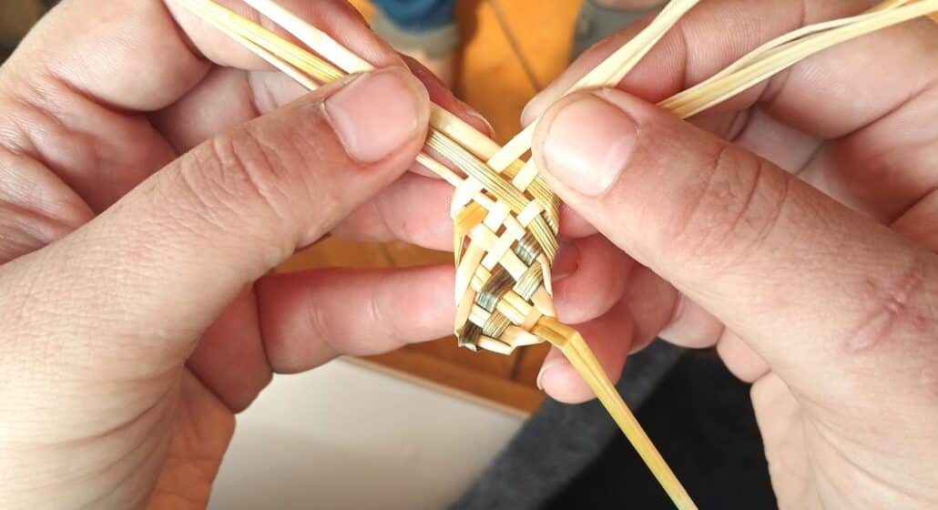 Atelier de création de bracelet au musée de la Vannerie à Cadenet_Cadenet