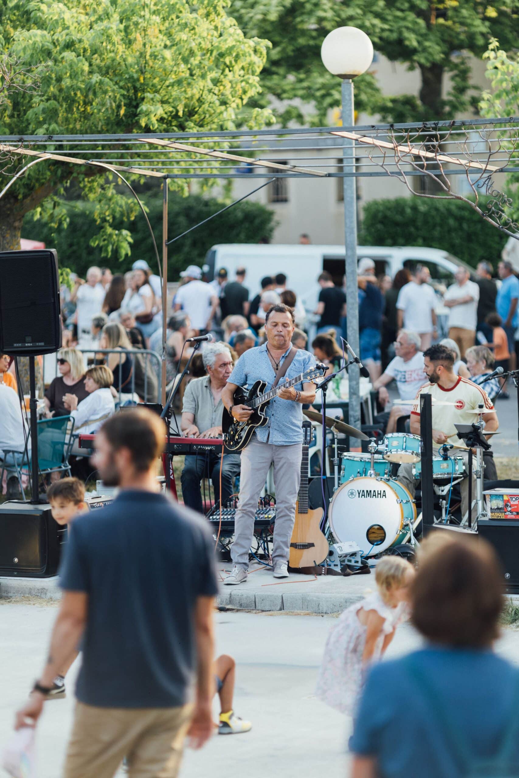 concert d'été au marché nocturne de la motte d'aigues