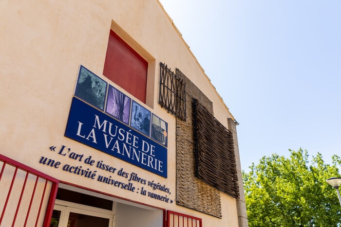 Atelier corbeille en papier au musée de la vannerie à Cadenet_Cadenet
