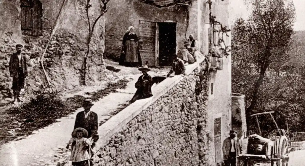 Exposition « Regard sur le passé » à La Tour d’Aigues